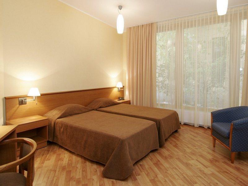 City Hotel Teater รีกา ภายนอก รูปภาพ