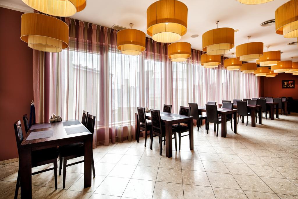 City Hotel Teater รีกา ภายนอก รูปภาพ