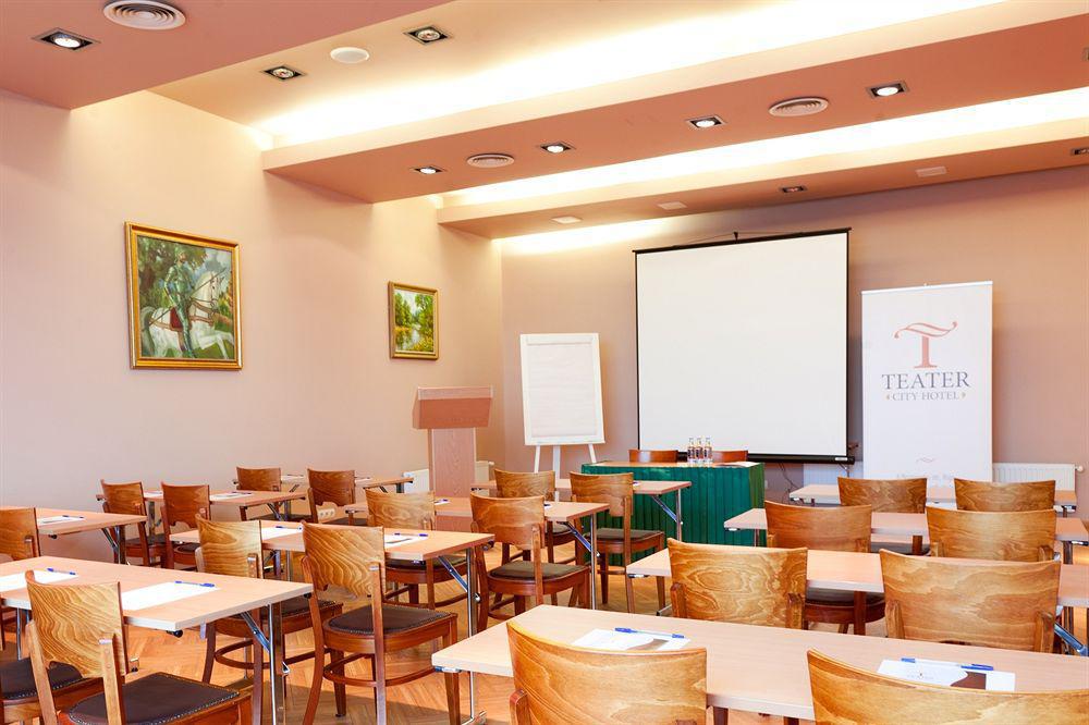 City Hotel Teater รีกา ภายนอก รูปภาพ