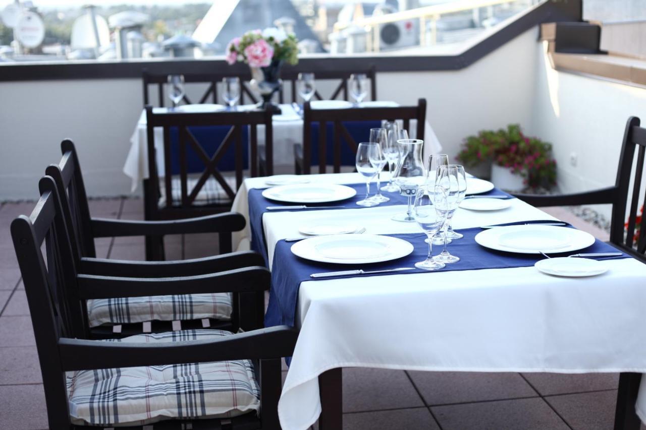City Hotel Teater รีกา ภายนอก รูปภาพ